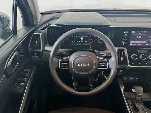 Used 2023 Kia Sorento LX image 18