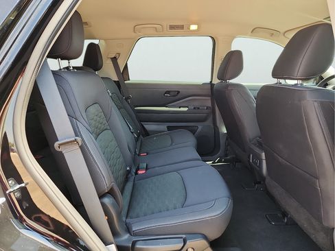 Used 2026 Nissan Pathfinder S FWD image 16