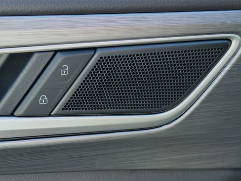 Used 2025 Volkswagen Atlas Cross Sport SE image 23