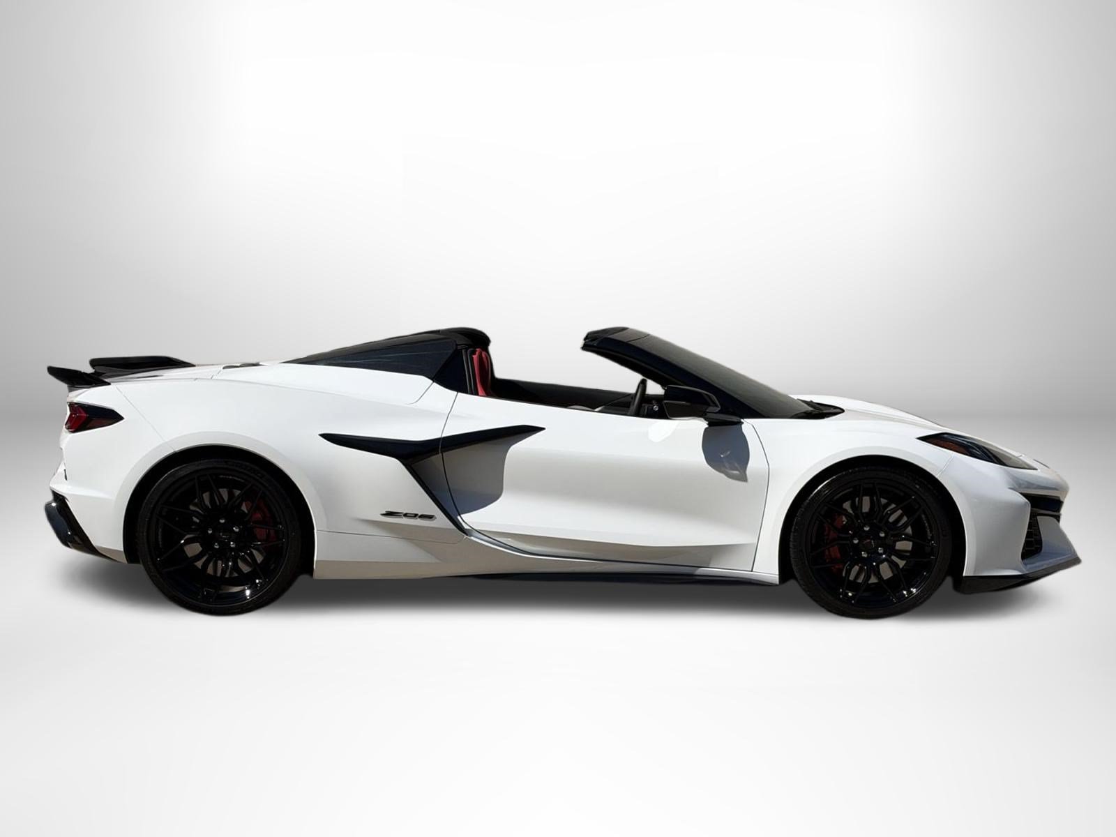 Used 2026 Chevrolet Corvette Z06 RWD image 2