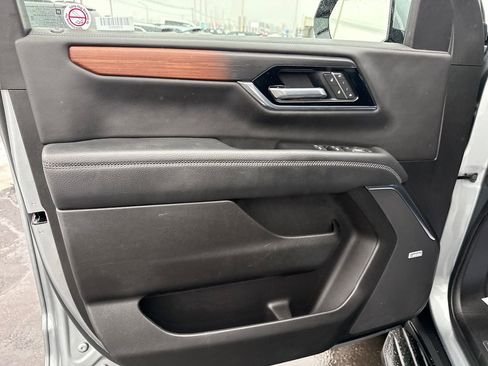 Used 2025 GMC Yukon Denali image 12