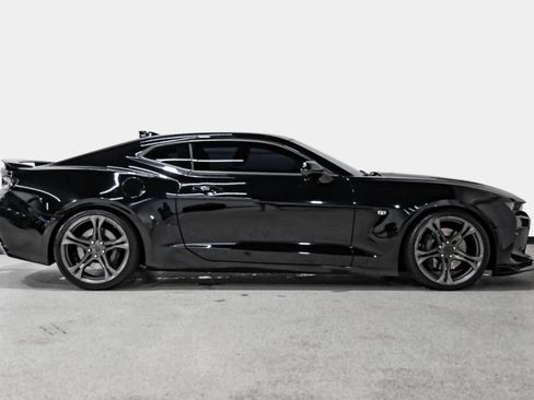 Used 2017 Chevrolet Camaro SS RWD image 5