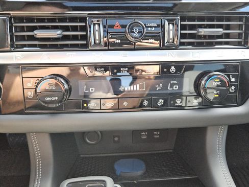 New 2026 Nissan Pathfinder Platinum FWD image 10