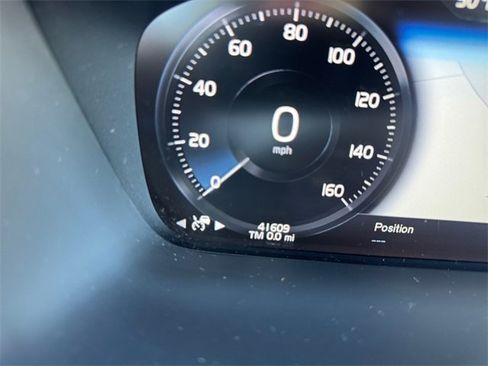 Used 2020 Volvo XC90 T5 Momentum w/ Protection Package Premier image 23