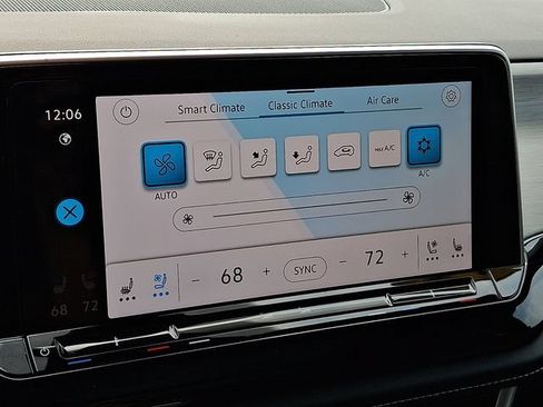 Used 2024 Volkswagen Atlas Cross Sport SE w/ Panoramic Sunroof Package FWD image 17