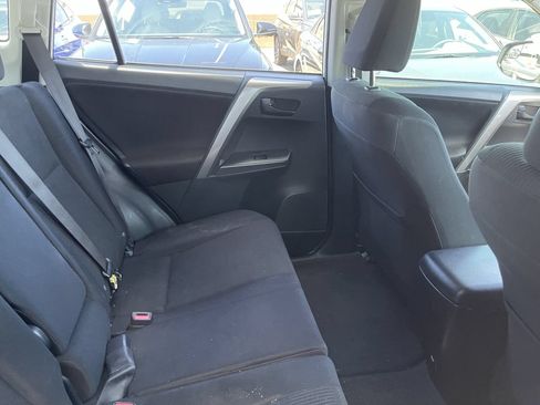Used 2018 Toyota RAV4 LE w/ Carpet Mat Package FWD image 7