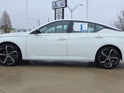 Used 2023 Nissan Altima 2.5 SR image 2