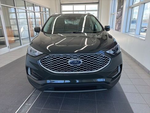 Certified 2024 Ford Edge SEL w/ Convenience Package AWD/4WD image 2