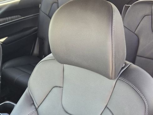 Used 2025 Kia Telluride EX image 13