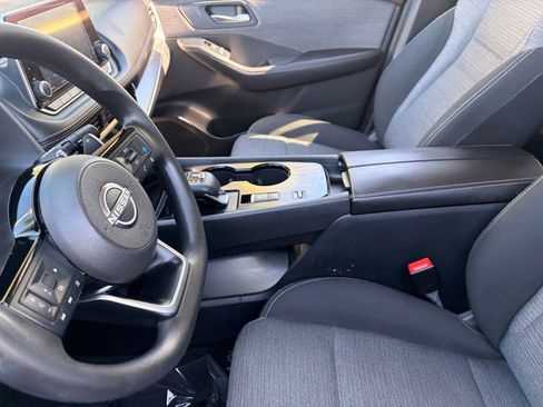 Certified 2022 Nissan Rogue SV FWD image 17
