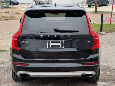Used 2021 Volvo XC90 T5 Momentum w/ Climate Package FWD image 5