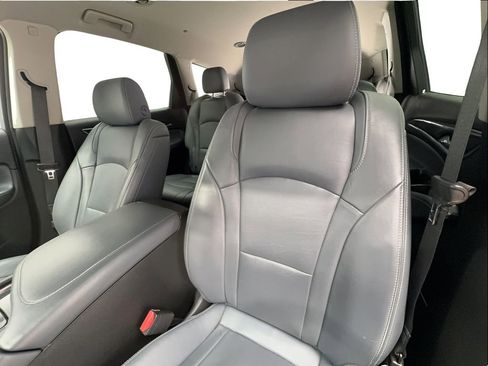 Used 2021 Buick Enclave Essence w/ Sport Touring Edition image 17