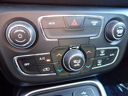 Used 2018 Jeep Compass Latitude w/ Popular Equipment Group AWD/4WD image 23