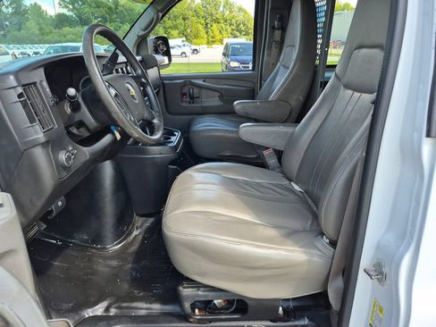 Used 2015 Chevrolet Express 2500 RWD image 9