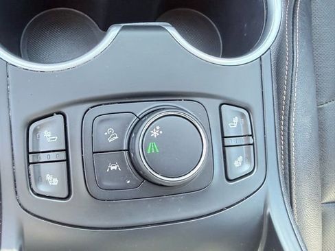 Used 2021 GMC Terrain SLT w/ Elevation Edition image 17