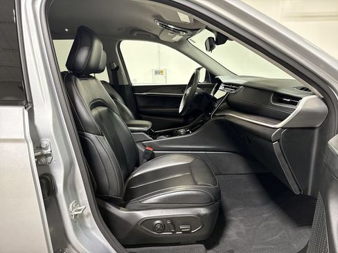 Used 2023 Jeep Grand Cherokee L Limited AWD/4WD image 22