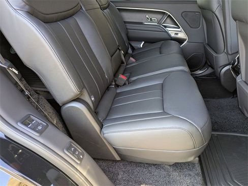 New 2026 Land Rover Range Rover Long Wheelbase SE image 17