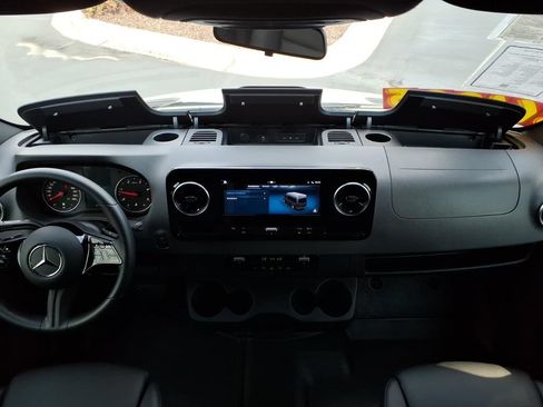 Used 2025 Mercedes-Benz Sprinter 2500 image 22