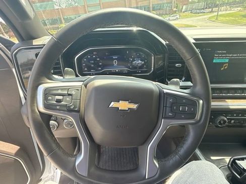 Used 2025 Chevrolet Silverado 1500 LT w/ Z71 Off-Road Package AWD/4WD image 16