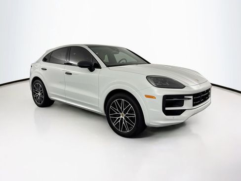 Used 2024 Porsche Cayenne Coupe AWD/4WD image 3