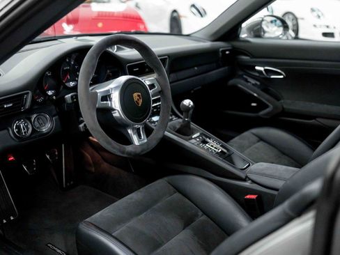 Used 2016 Porsche 911 GT3 RS image 2