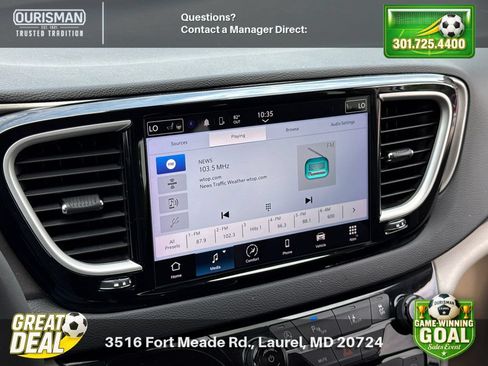 Used 2023 Chrysler Pacifica Touring-L FWD image 11