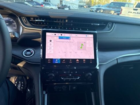 New 2025 Jeep Grand Cherokee Limited w/ Luxury Tech Group II image 22