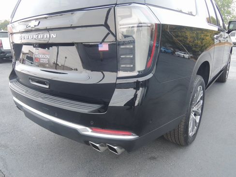 Used 2025 Chevrolet Suburban High Country image 39