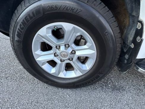 Used 2018 Toyota 4Runner SR5 Premium RWD image 12