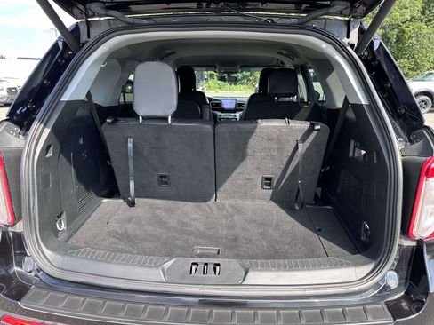 Used 2023 Ford Explorer XLT w/ Equipment Group 202A AWD/4WD image 8