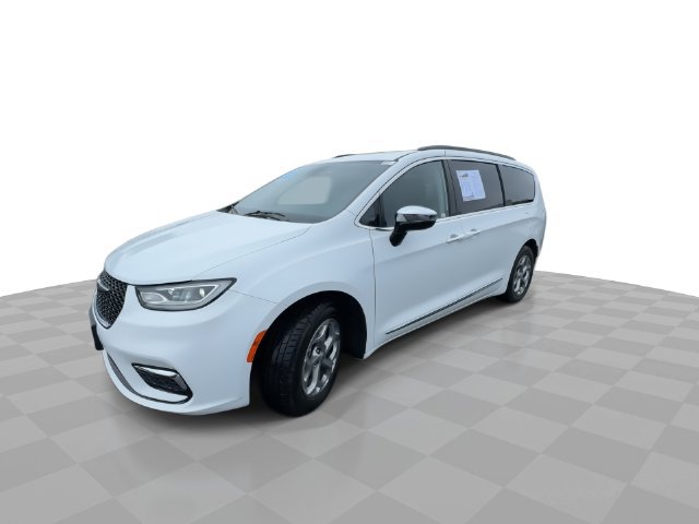 Used 2023 Chrysler Pacifica Limited FWD image 4
