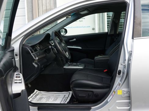 Used 2014 Toyota Camry SE image 38