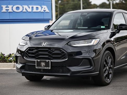 Used 2024 Honda HR-V Sport image 2