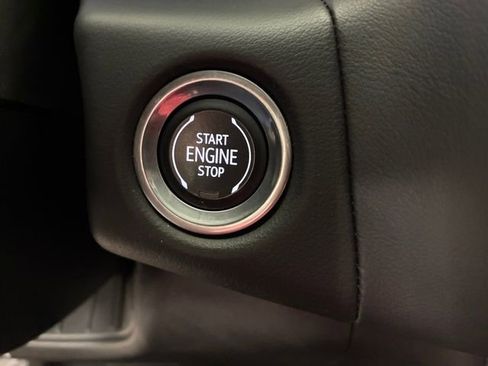 Used 2023 GMC Yukon SLT AWD/4WD image 24