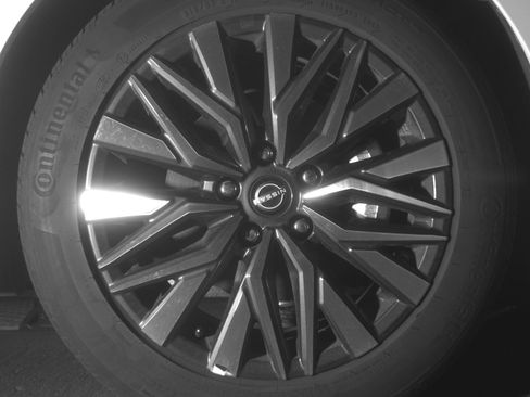 Used 2025 Nissan Altima 2.5 SV FWD image 13