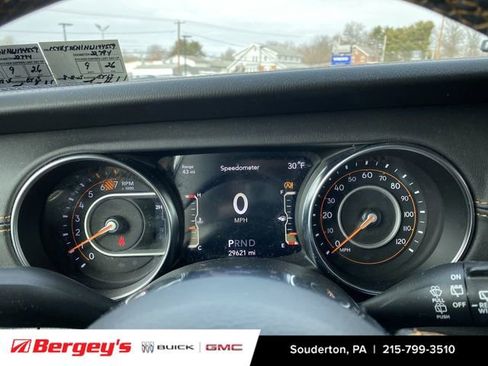 Used 2022 Jeep Wrangler Unlimited Sahara image 13