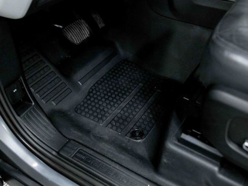 Used 2023 Land Rover Defender 130 SE image 42