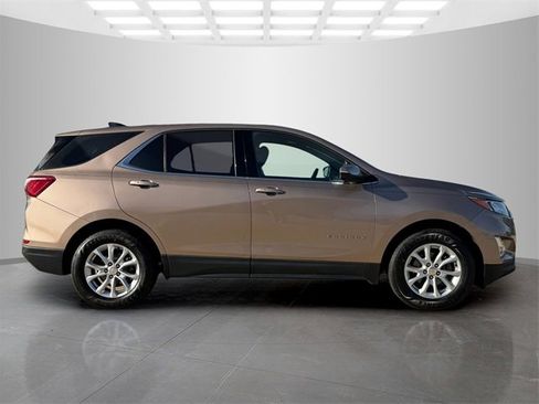 Used 2019 Chevrolet Equinox LT w/ Driver Convenience Package image 3