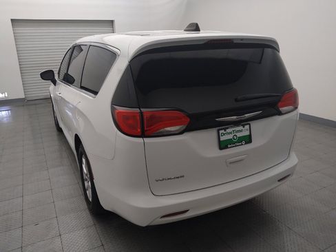 Used 2023 Chrysler Voyager LX FWD image 6