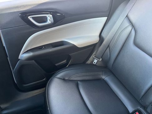 Used 2025 Jeep Compass Limited image 41