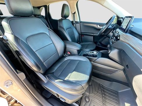 Used 2020 Ford Escape Titanium image 28
