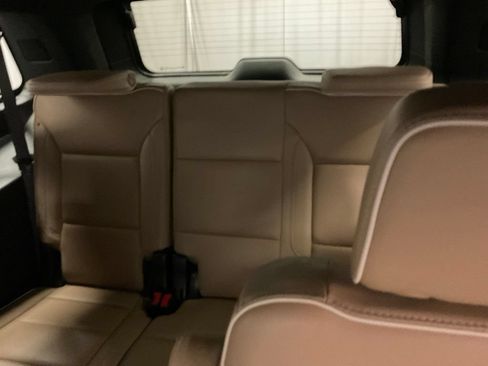 Used 2024 Chevrolet Tahoe Premier AWD/4WD image 25