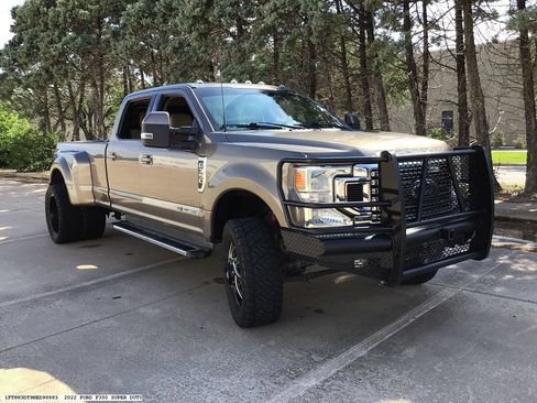 Used 2022 Ford F350 Lariat w/ Lariat Value Package AWD/4WD image 4