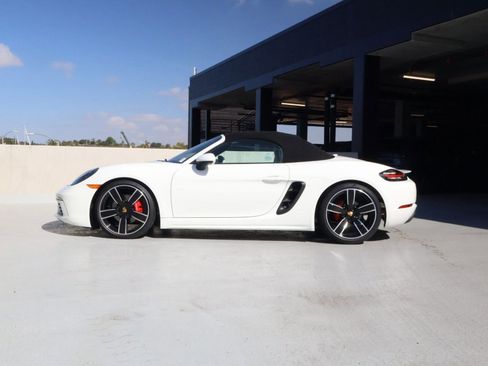 Certified 2025 Porsche 718 Boxster S RWD image 2