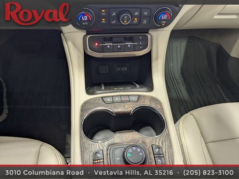 Used 2021 GMC Acadia Denali w/ Denali Ultimate Package AWD/4WD image 26