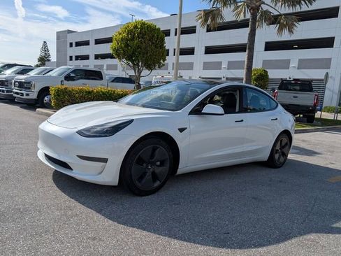 Used 2023 Tesla Model 3 Standard Range RWD image 3