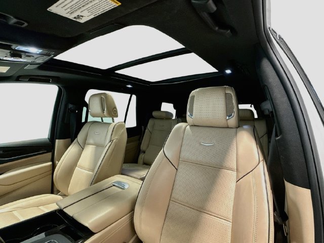 Used 2023 Cadillac Escalade Premium Luxury w/ LPO, Floor Liner Package AWD/4WD image 20