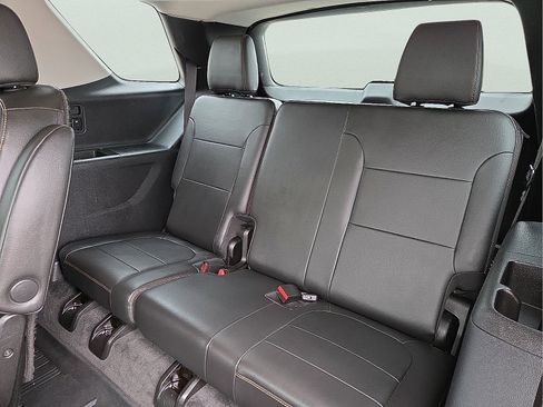 Used 2020 Chevrolet Traverse RS w/ LPO, Floor Liner Package FWD image 10