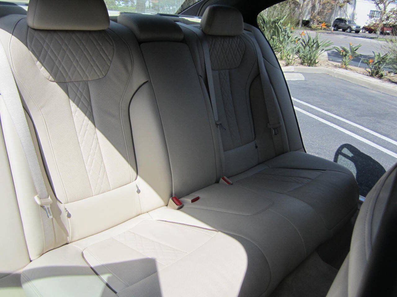 Used 2020 BMW 740i w/ Premium Package RWD image 16