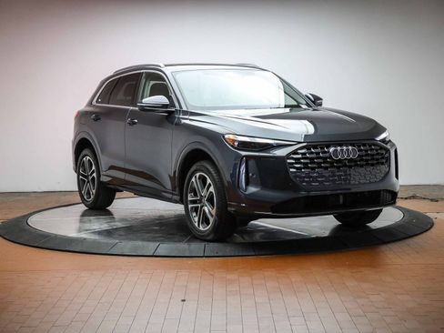 Certified 2025 Audi Q5 Premium w/ Convenience Package AWD/4WD image 6